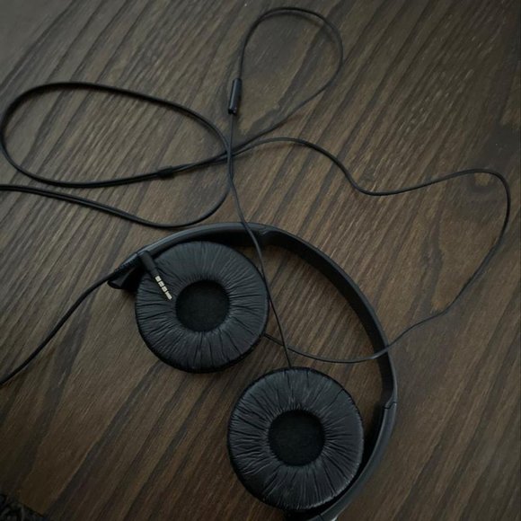 Sony ZX Series MDR-ZX110  Wired On-Ear Headphone  Black - Picture 3 of 4